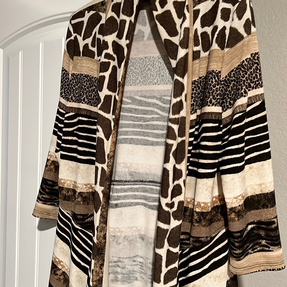 Frank Lyman animal print sweater. Size 16